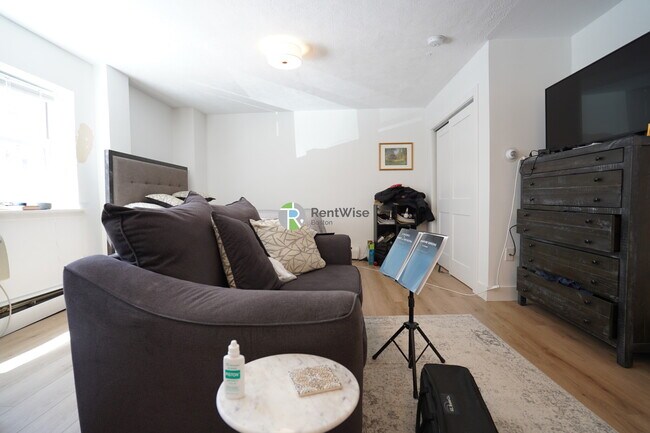 Foto del edificio - 740 E 7th St