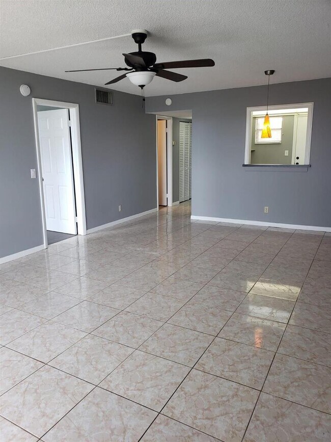 Foto del edificio - 406 NW 68th Ave