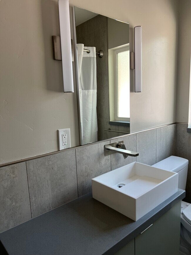 Foto del edificio - 1549 E Bryan Ave