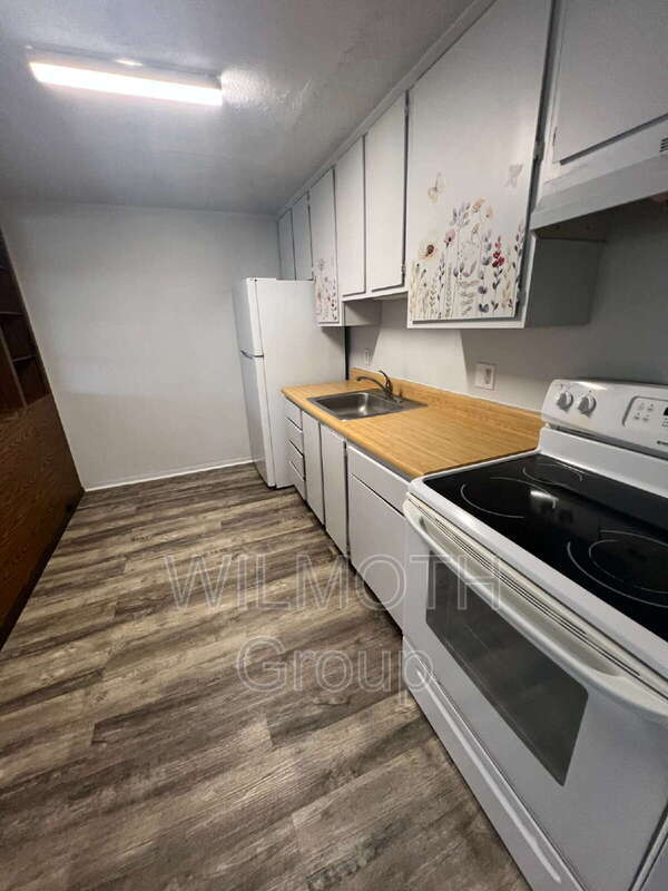 Building Photo - 2000 Indianapolis Rd