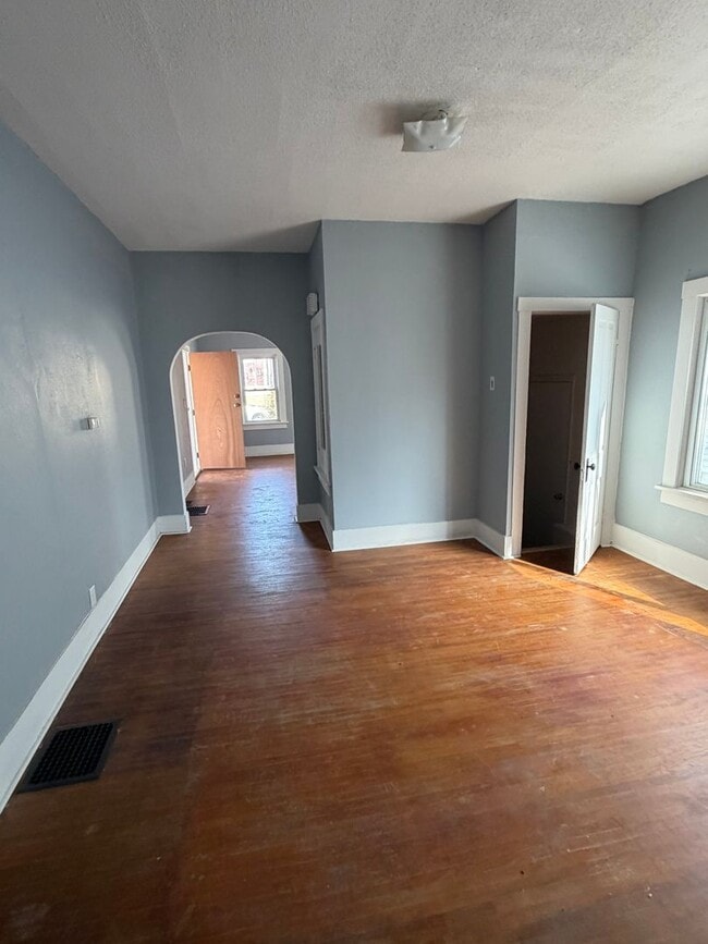 Foto del edificio - 1504 E Phillips St