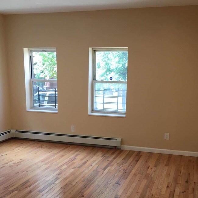 Building Photo - 822 Faile St