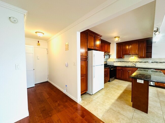 Foto del edificio - 270 Marin Blvd