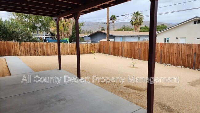 Building Photo - 13700 La Mesa Dr