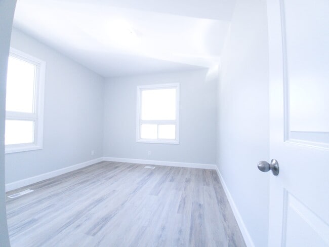 Building Photo - 63 Emily St
