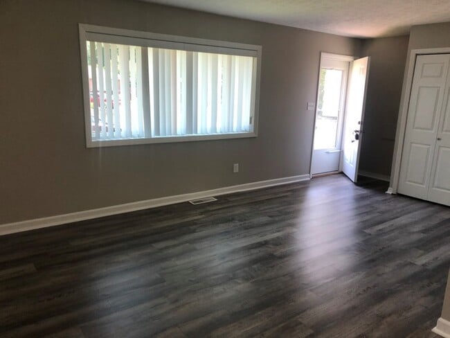 Building Photo - 5293 Tuxworth Dr