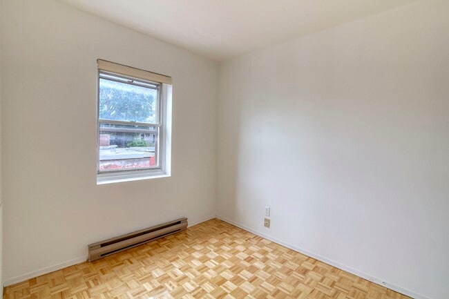 Building Photo - 539 Prince-Arthur west