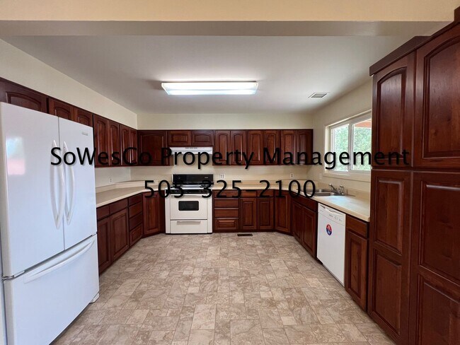 Foto del edificio - Three Bedroom 2 Bath Home in Central Farmington