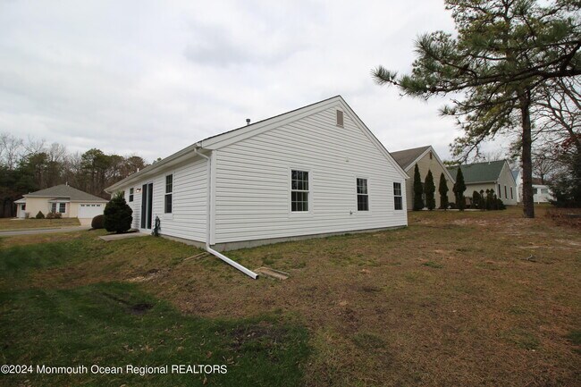 Building Photo - 145 Pine Oak Blvd
