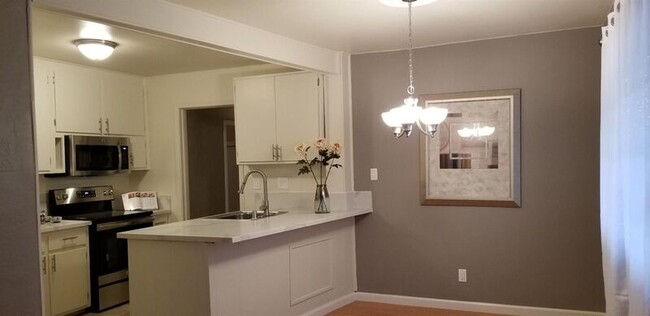 Building Photo - 3208 Hurley Way