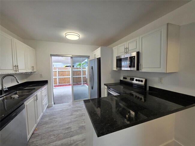 Foto del edificio - 7971 SW 152nd Ave