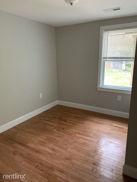 Building Photo - 3 br, 1 bath House - 51 Benton St