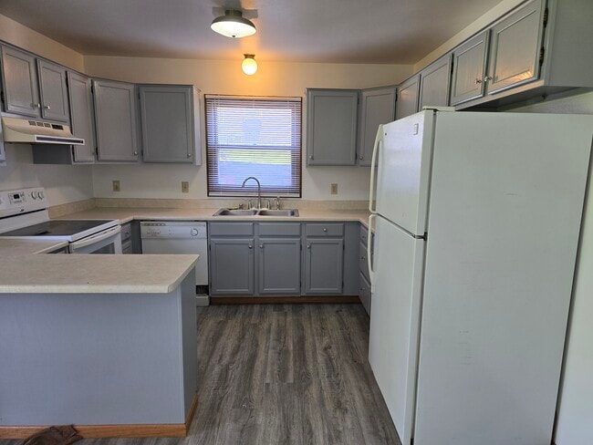Building Photo - 391 Willow Grove Dr