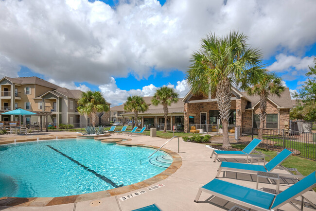 Poolside Seating - Encore Crossing