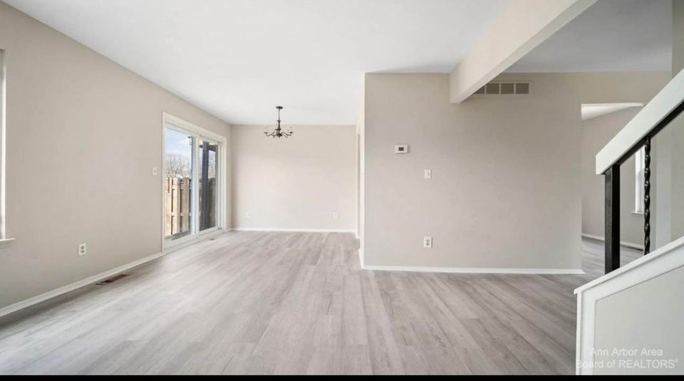 Primary Photo - 3269 Bolgos Cir