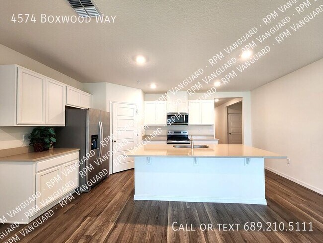 Foto del edificio - 4574 Boxwood Wy