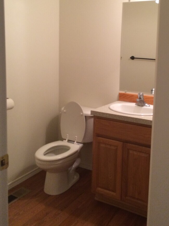Foto del edificio - 3 Bed, 2.5 Bath on Sunnyside Hill!