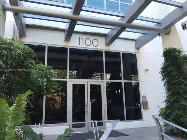 Building Photo - 1100S S Miami Ave