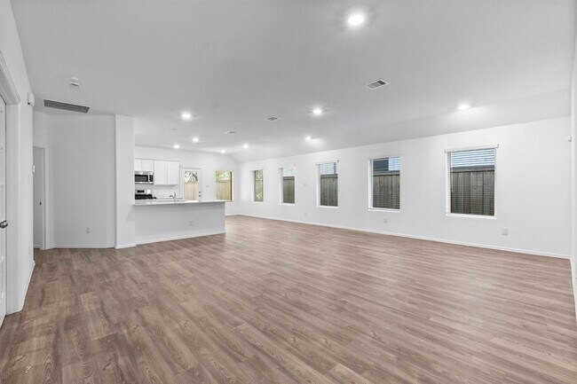 Building Photo - 7525 Angels Lndg Ln