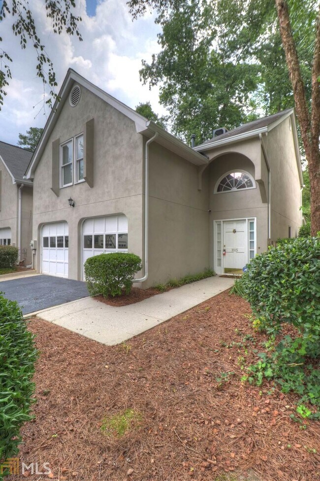 Foto del edificio - 3915 Ashford Lake Ct NE