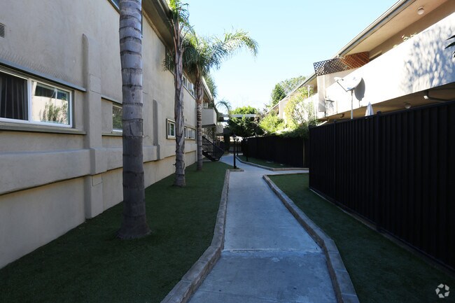 Building Photo - Copa de Oro