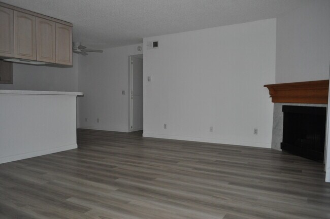 Living Room/Dining Area - 2411 Prospect Ave