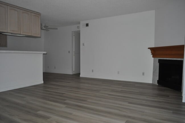Living Room/Dining Area - 2411 Prospect Ave
