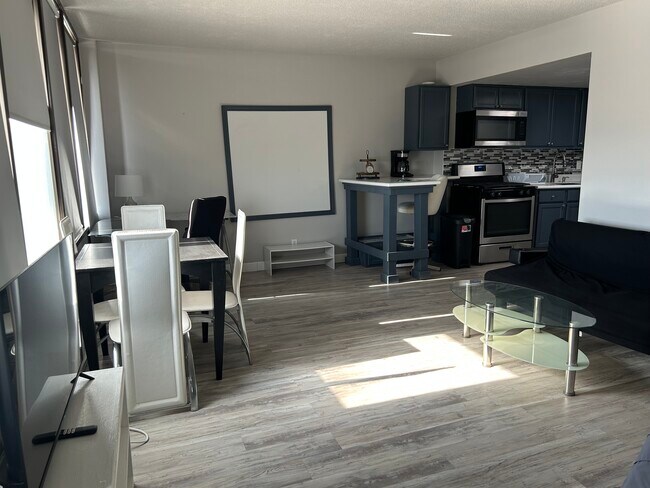 Foto del edificio - 410 W 7th St