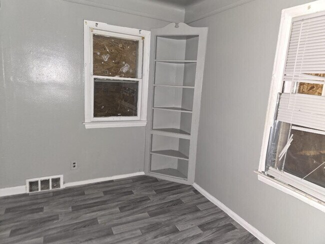 Foto del edificio - 9120 Winthrop St