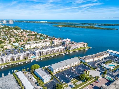 Foto del edificio - 125 Shore Ct