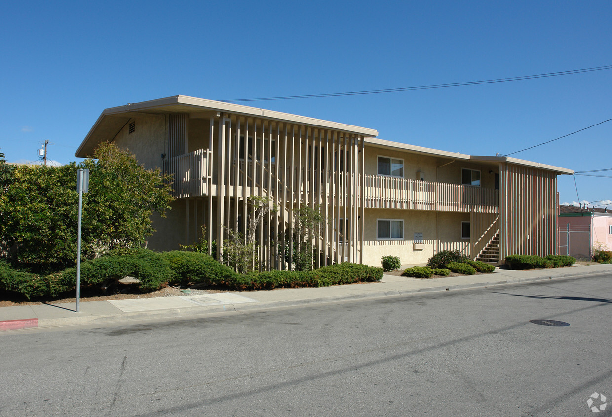 Building Photo - Hyde Park Apartments