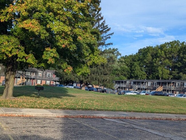 Building Photo - Forest Glen Apartments