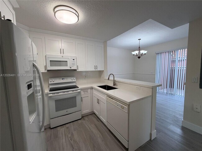 Foto del edificio - 6202 NW 112th Pl