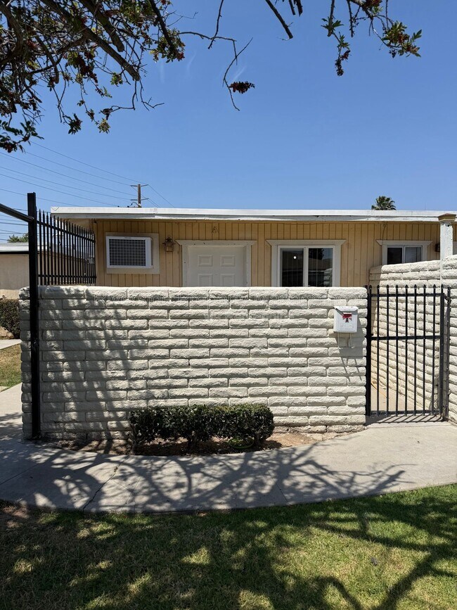 Building Photo - 1221 Villa St