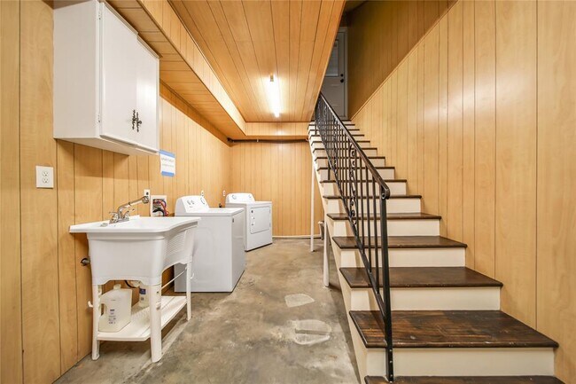 Foto del edificio - 606 Avenue of Oaks St