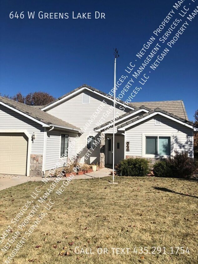 Foto principal - 646 W Greens Lake Dr
