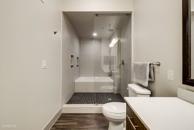 Building Photo - 106 CityLine Dr