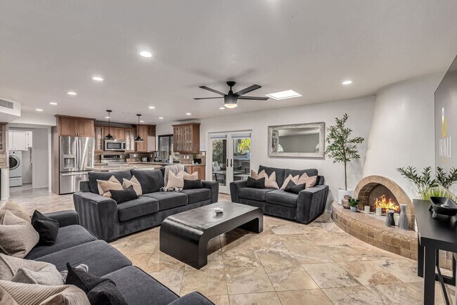 Foto del edificio - 5826 E Waltann Ln