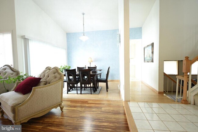 Building Photo - 121 Wrightwood Pl