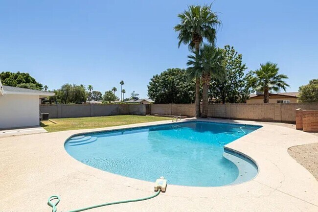 Foto del edificio - 335 E Carter Dr