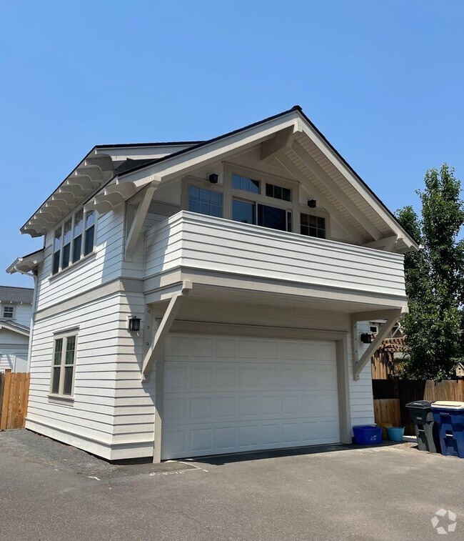 Building Photo - 1322 Northwest Mount Washington Drive