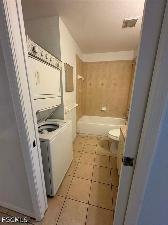 Building Photo - 1002 W 12th St