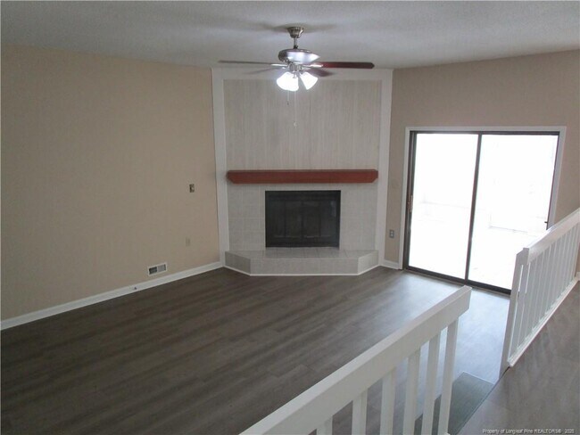 Foto del edificio - 2120 Lothbury Dr