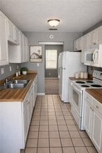 Building Photo - 6450 River Park Dr