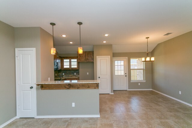 Foto del edificio - MOVE IN READY $200 OFF 1st month's rent -S...