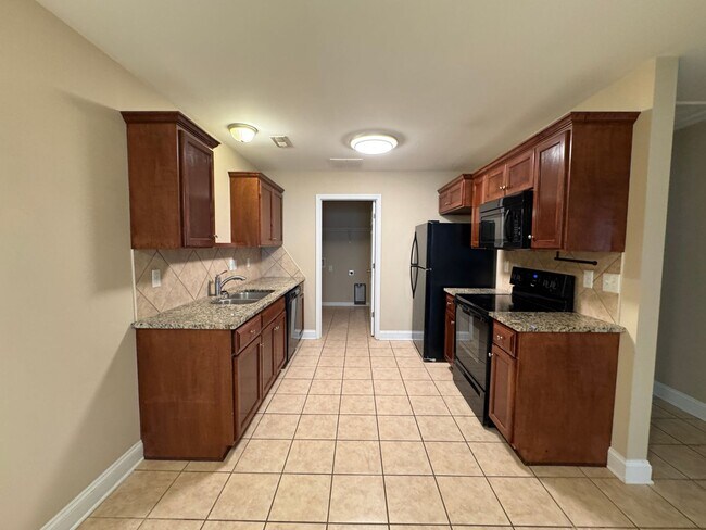 Foto del edificio - Available to Show