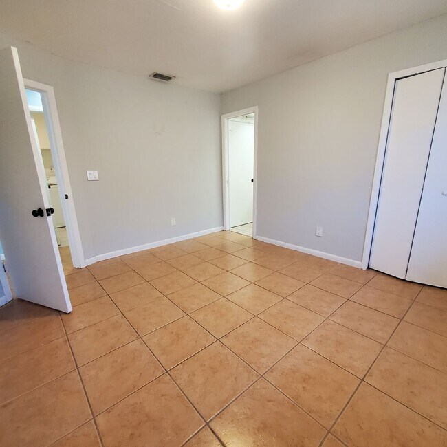 Foto del edificio - 419/421 Hancock Bridge Parkway