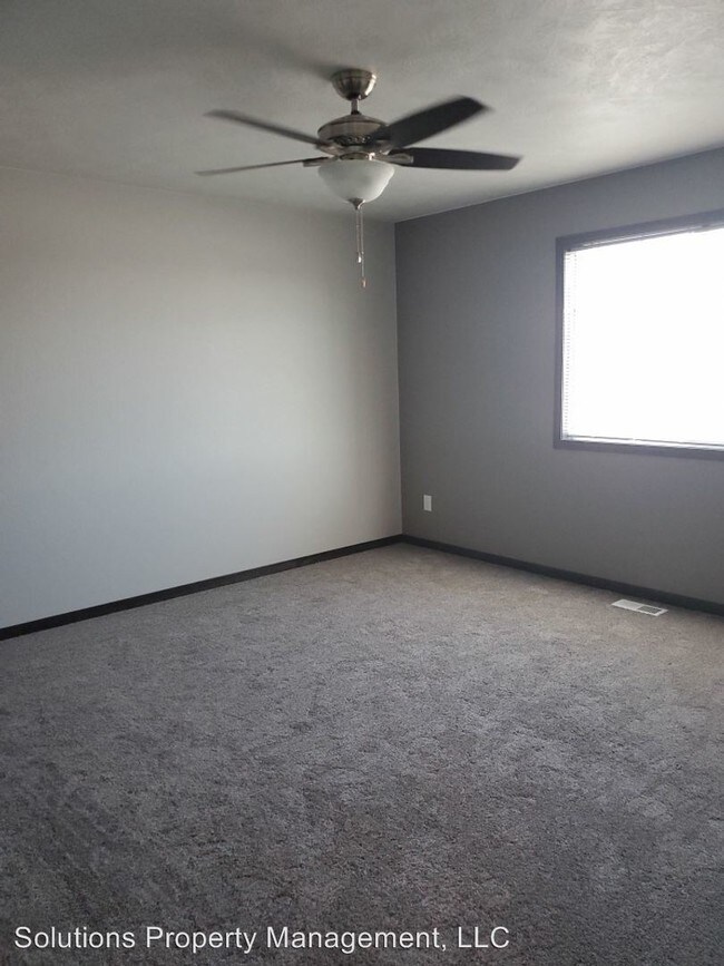 Building Photo - 3514-3706 S Outfield Cir