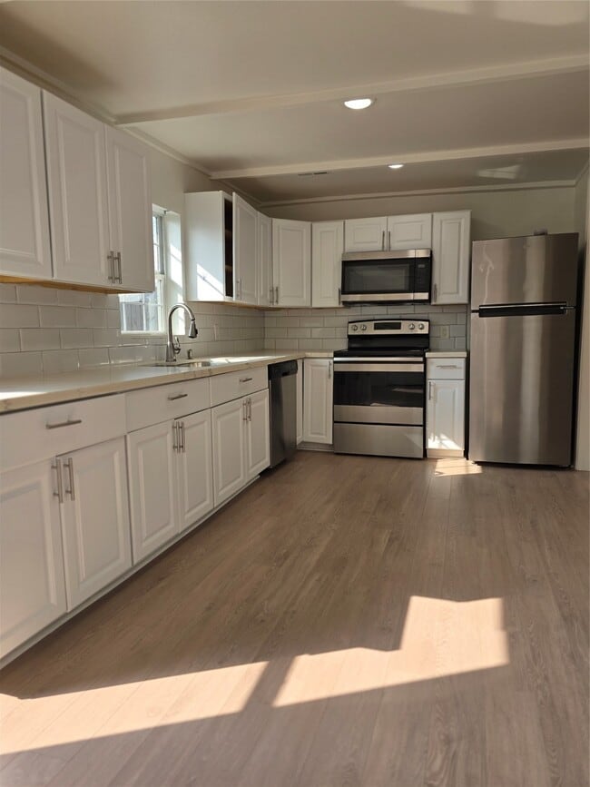 Building Photo - 505 Park Ln Building Photo - 505 Park Ln