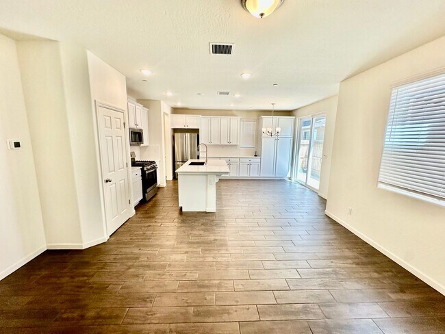 Building Photo - 6319 E Riesling Dr